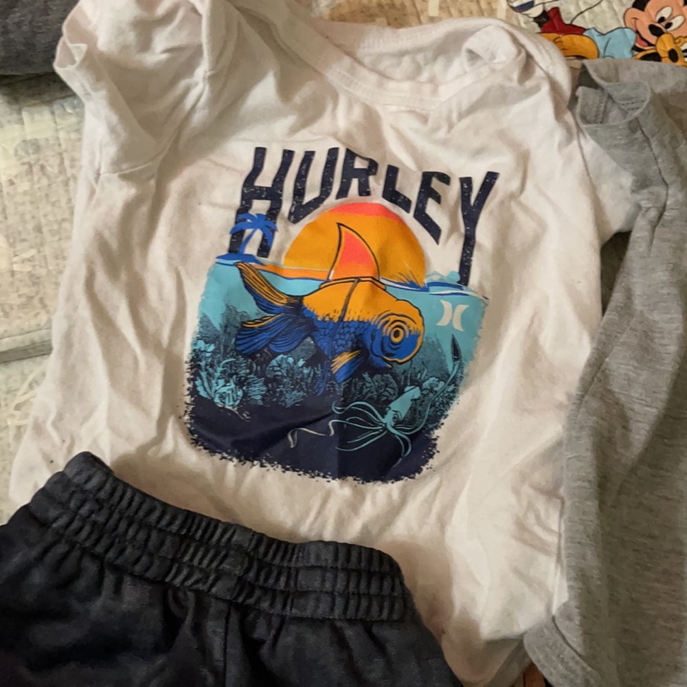 Hurley bundle - Picture 3 of 4